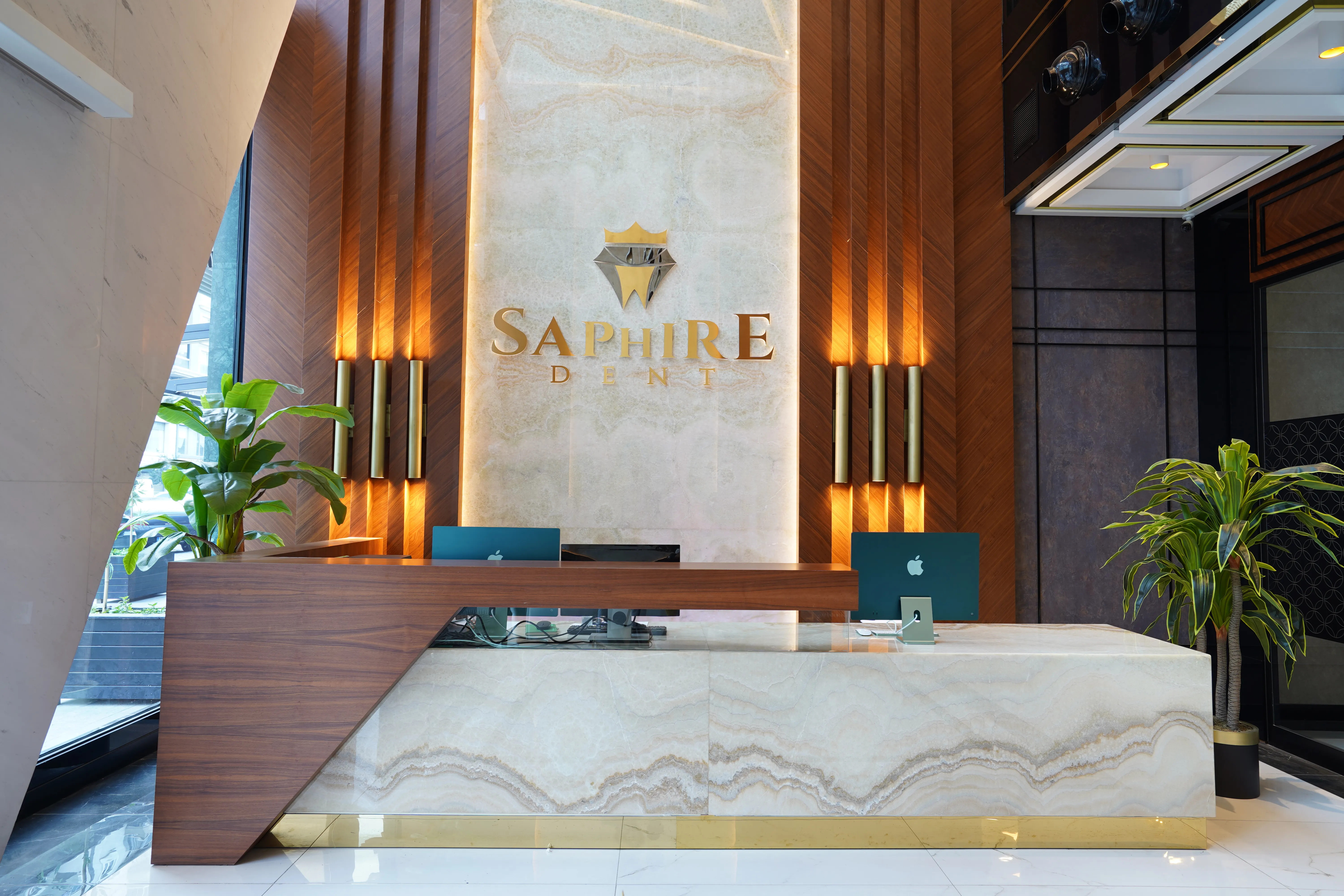 SaphireDent Clinic Reception Area